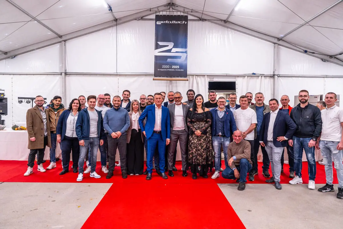 La squadra Metaltech al completo, sul tappeto rosso della festa per i 25 anni