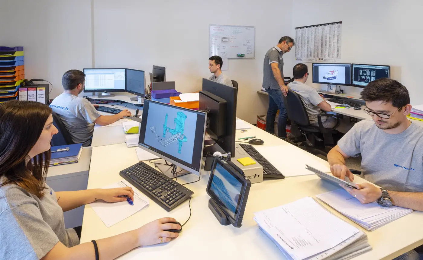 L'ufficio tecnico Metaltech al lavoro sui disegni